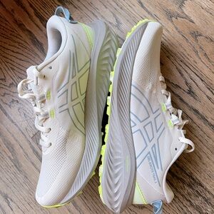 Asics Gel Excite Trail 3 running shoes. Size 8.